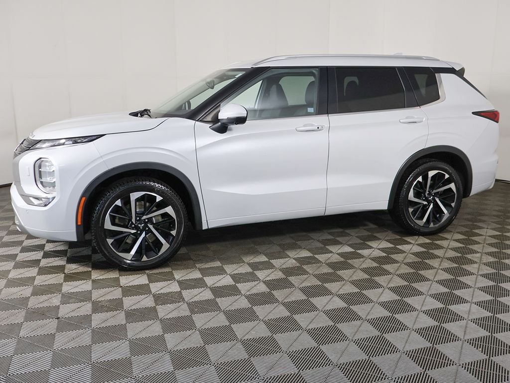 Used 2022 White Mitsubishi SEL image 20