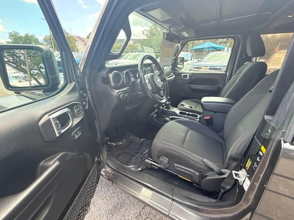 Used 2021 Gray Jeep Sport S image 11