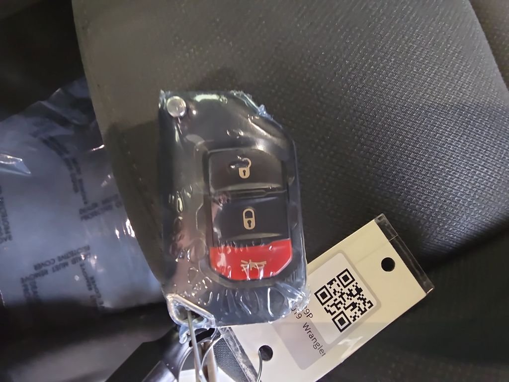 Used 2019 White Jeep Unlimited Sport S image 34