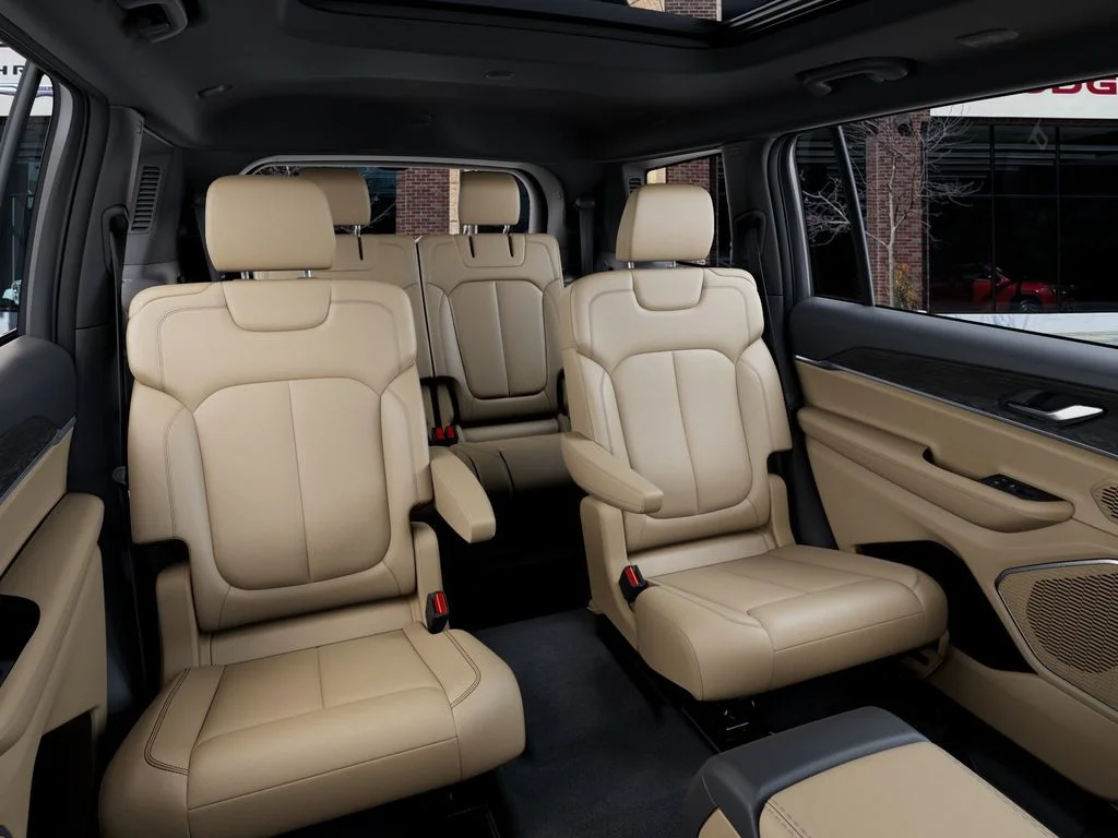New 2026 Diamond Black Crystal Pearl-Coat Exterior Paint Jeep Limited image 15
