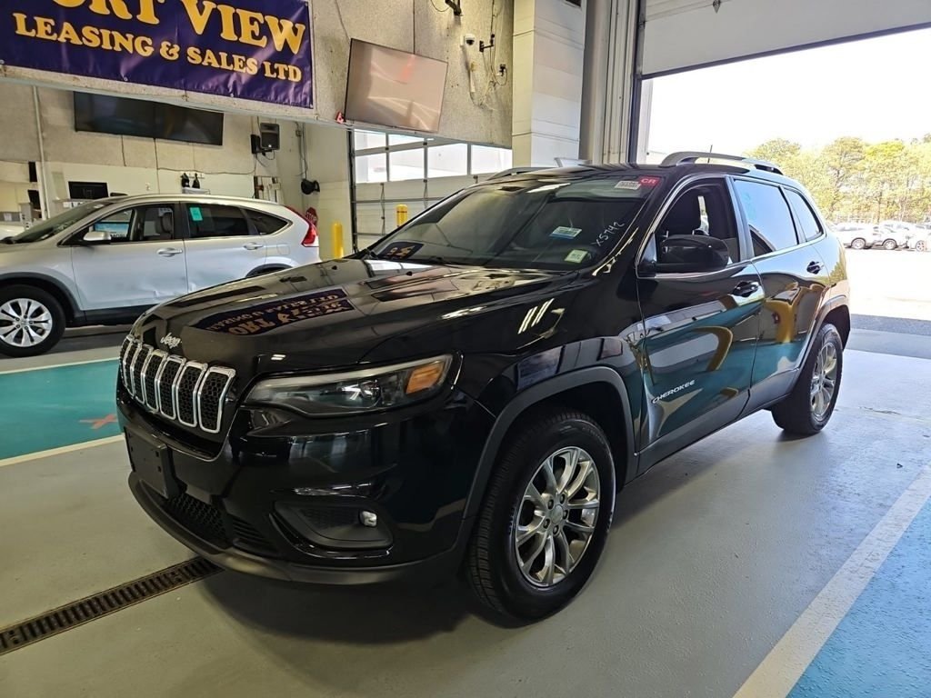 Used 2019 Black Jeep Latitude Plus image 12