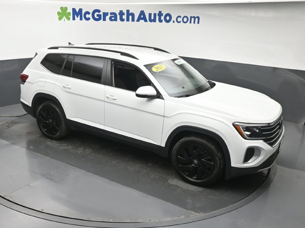 Used 2025 White Volkswagen 2.0T SE w/Technology image 3