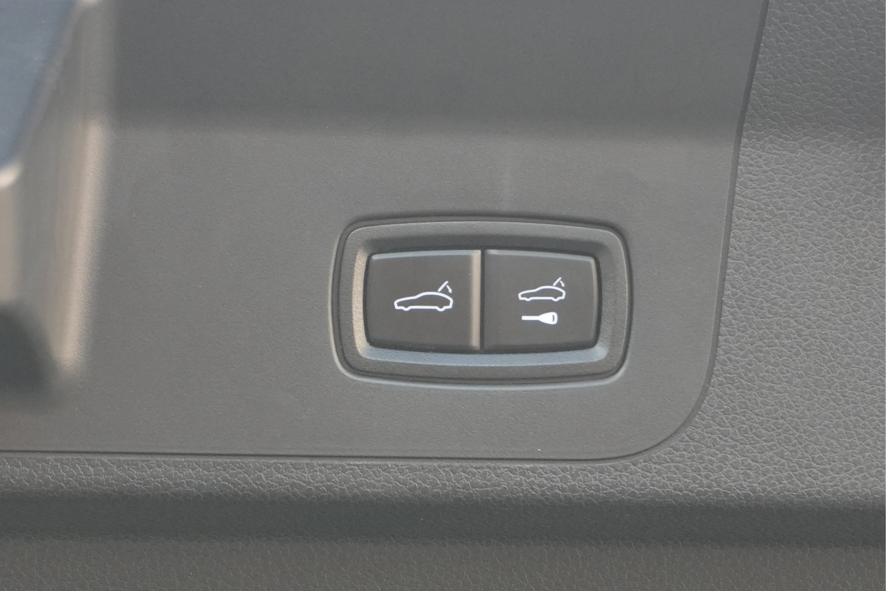 Used 2020 Dolomite Silver Metallic Porsche 4 E-Hybrid image 10