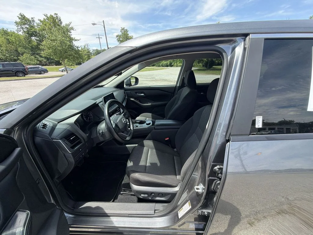 Used 2025 Gray Nissan SV image 11