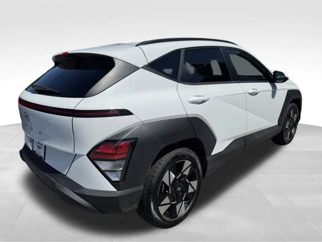 Used 2025 White Hyundai SEL image 8