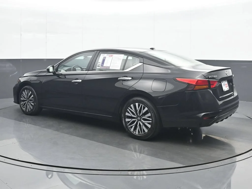 Used 2025 Black Nissan 2.5 SV image 4