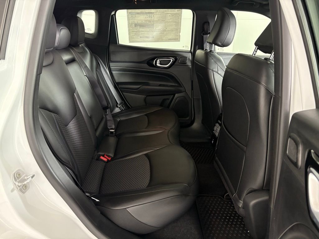 New 2026 Bright White Clear-Coat Exterior Paint Jeep Latitude image 41
