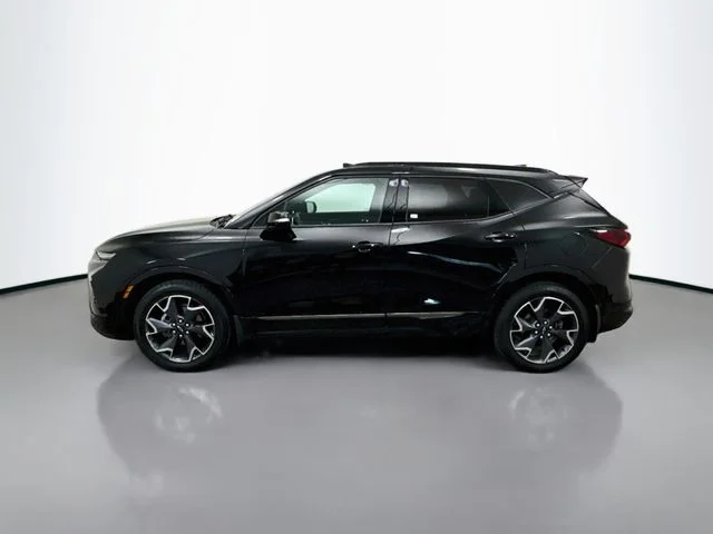 Used 2022 Black Chevrolet RS image 4