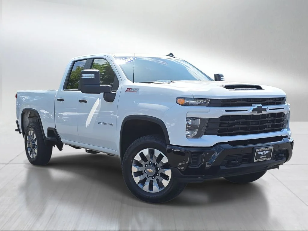 Used 2025 Summit White Chevrolet Custom image 1