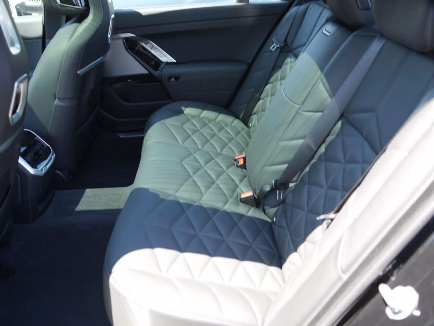 Used 2026 Black Sapphire Metallic BMW 740i Sedan image 13