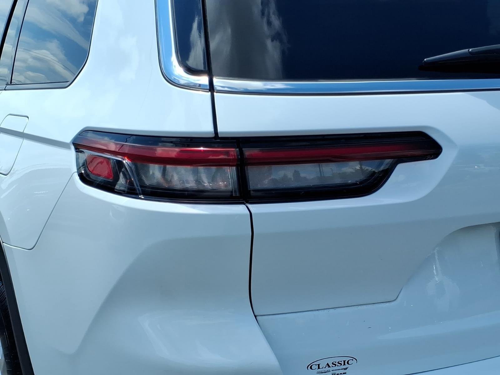 Used 2023 Bright White Clearcoat Jeep Limited image 17