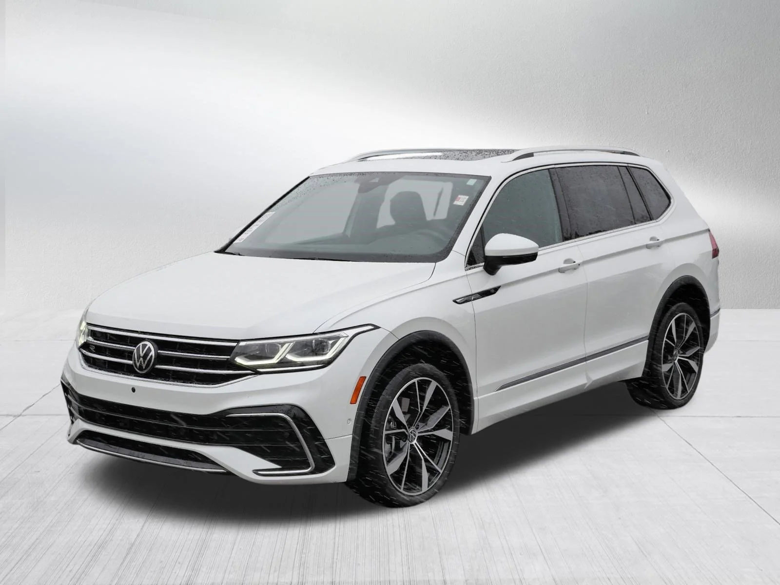 Certified Used 2022 Oryx White Pearl Volkswagen SEL R-Line image 3