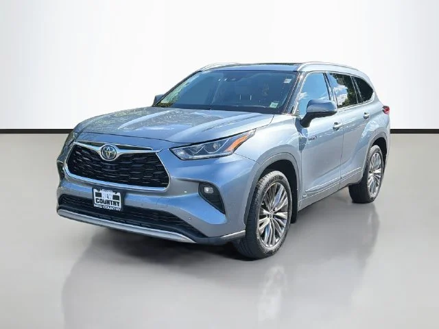 Used 2020  Toyota Platinum image 3