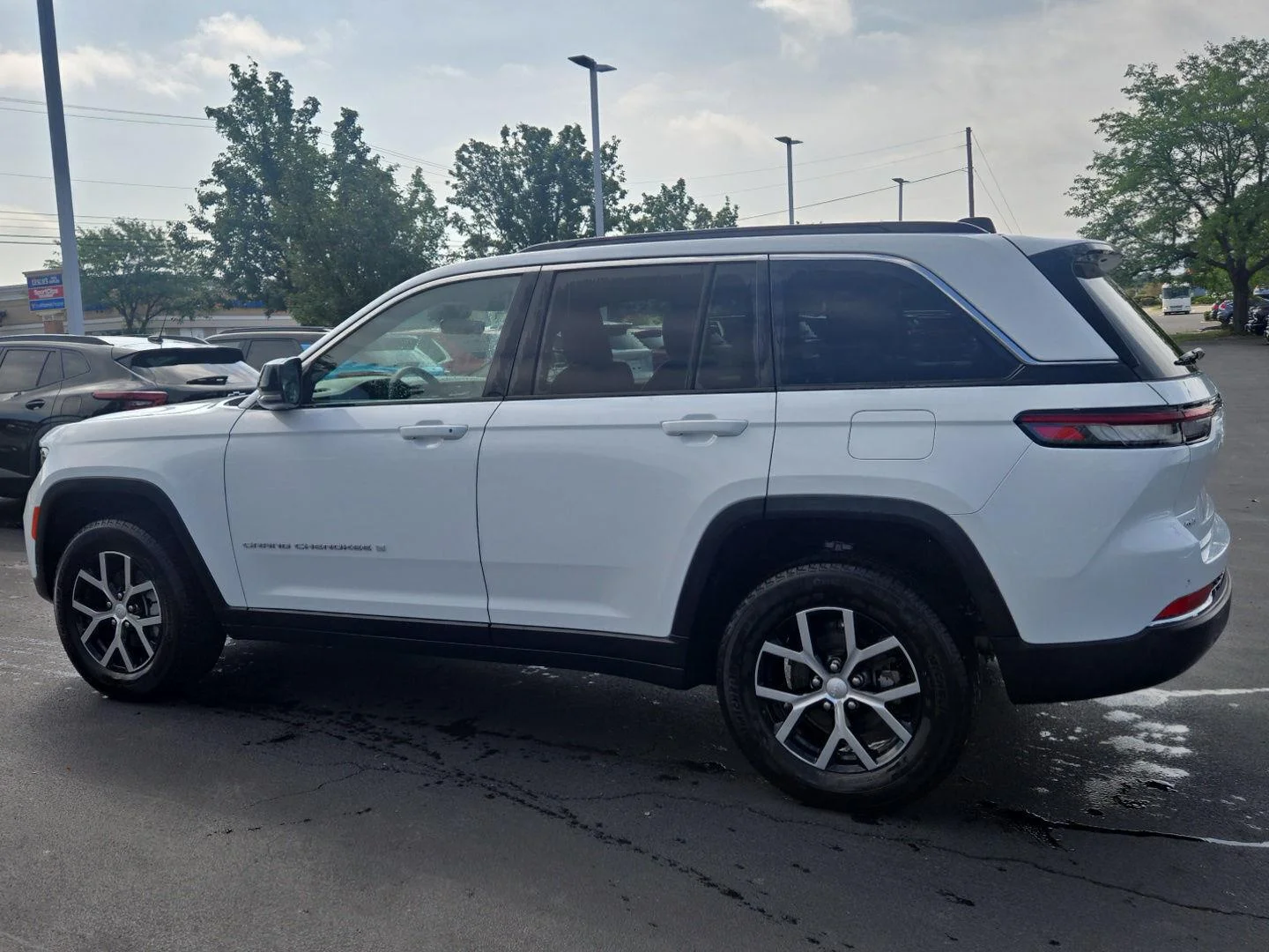 Used 2025 Wh Jeep  image 3