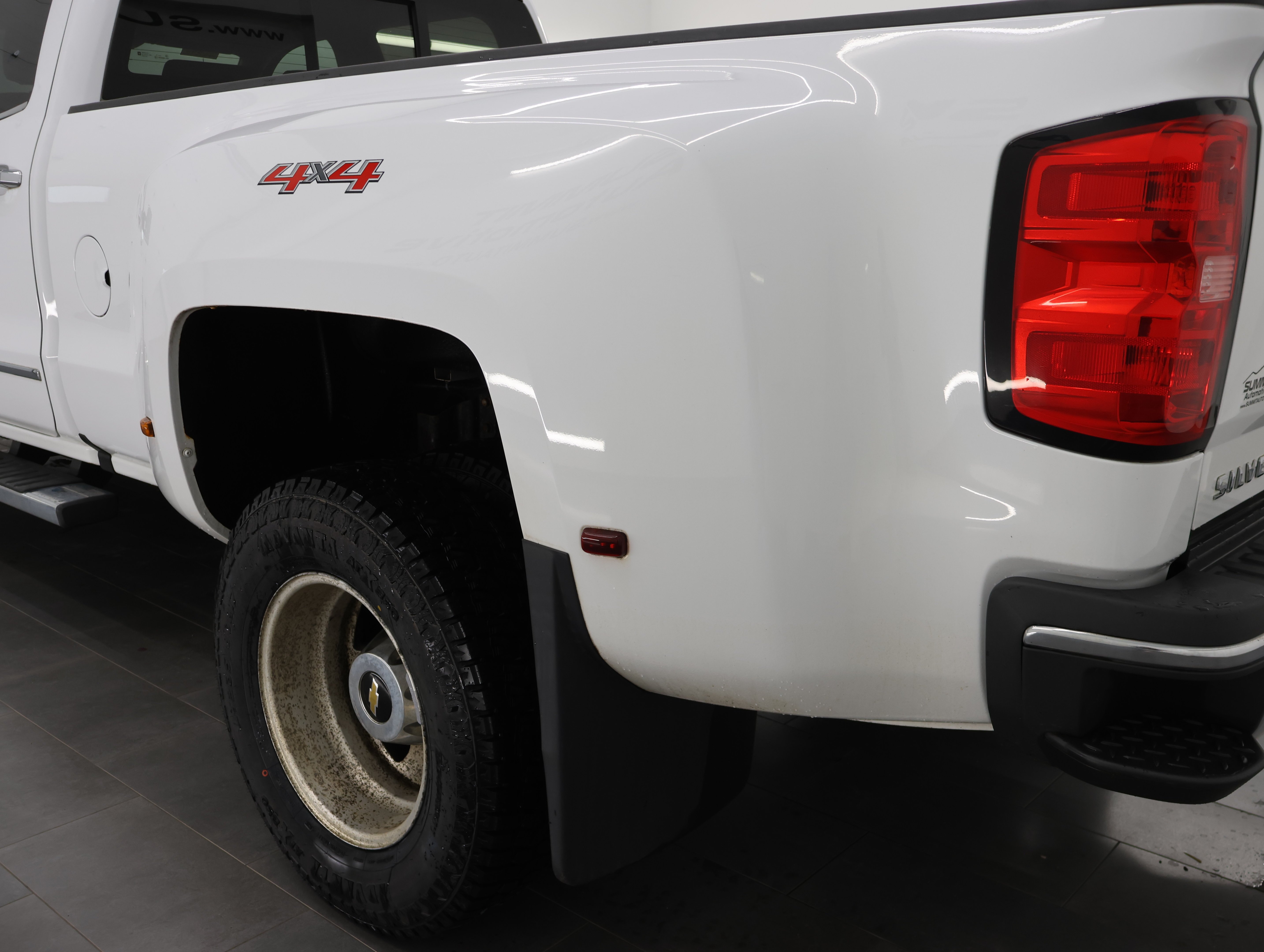 Used 2017 Summit White Chevrolet 4x4 Crew Cab LTZ DRW: CREW-LONG-DRW-LTZ-6.6L DIESEL-4WD-NAV image 30