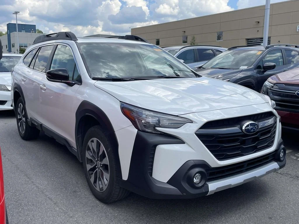 2025 Subaru Outback Limited's photo