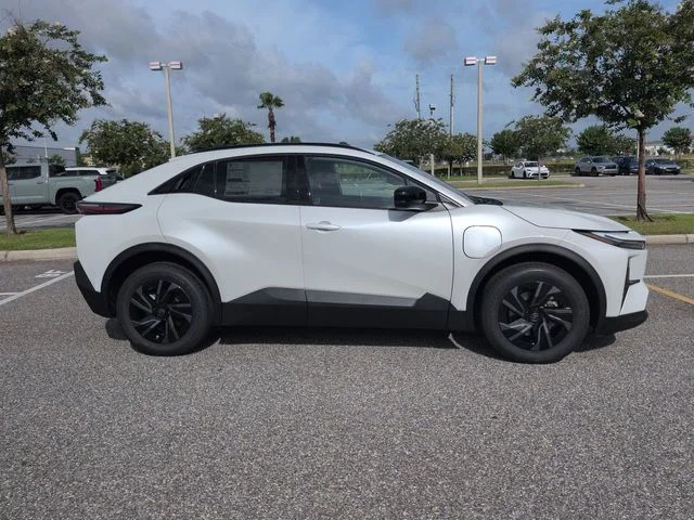 New 2026 Wind Chill Pearl Toyota SE image 3