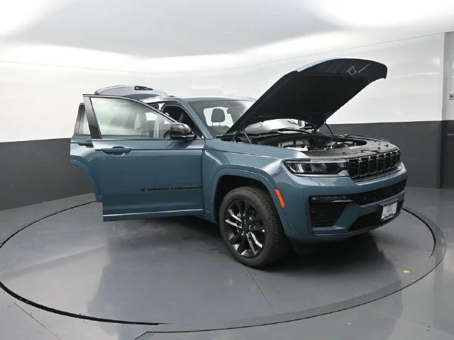 New 2026 Steel Blue Exterior Paint Jeep Limited Reserve image 28