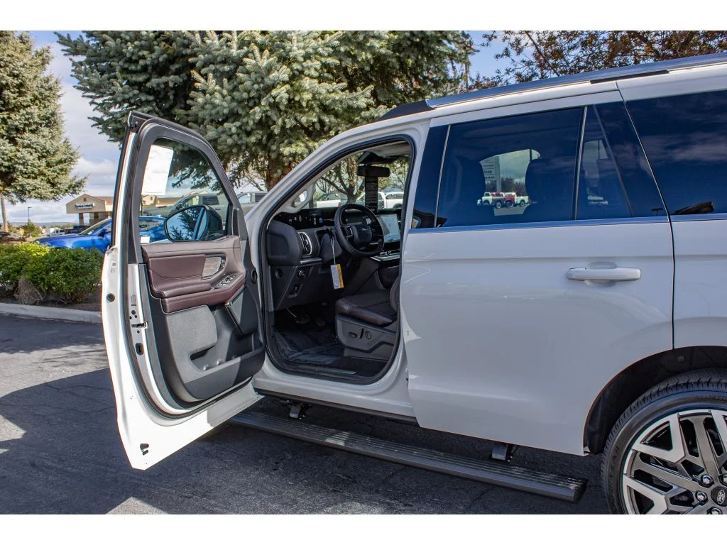 New 2026 Star White Metallic Tri-Coat Ford Platinum® image 39