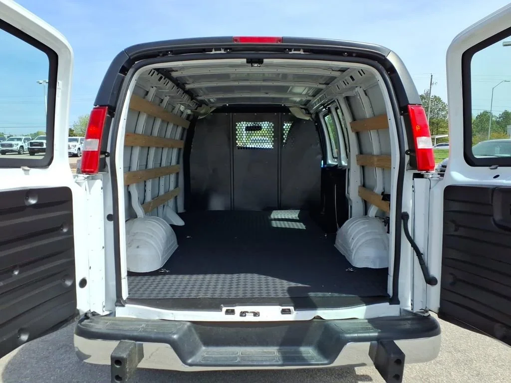 Used 2024 Summit White Chevrolet WT image 5