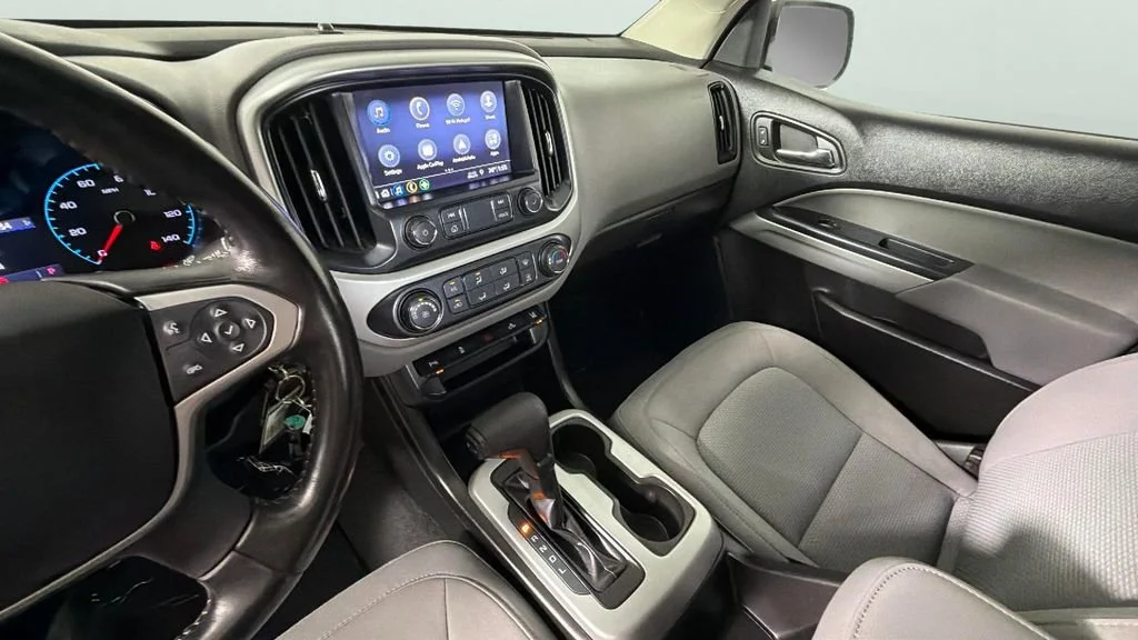 Used 2019 SHADOW GRAY METALLIC Chevrolet 2WD LT image 19
