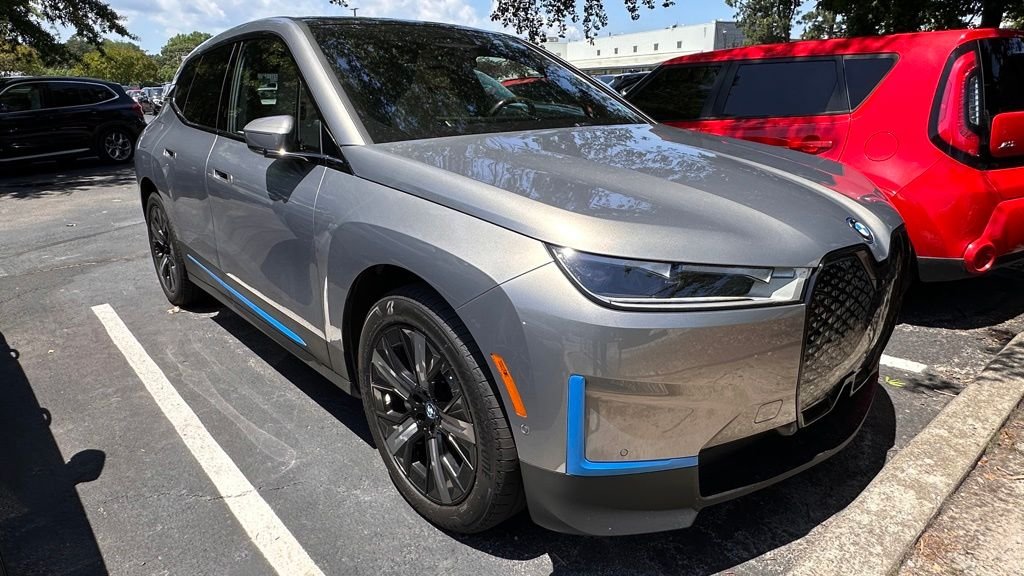 2024 BMW iX xDrive50's photo