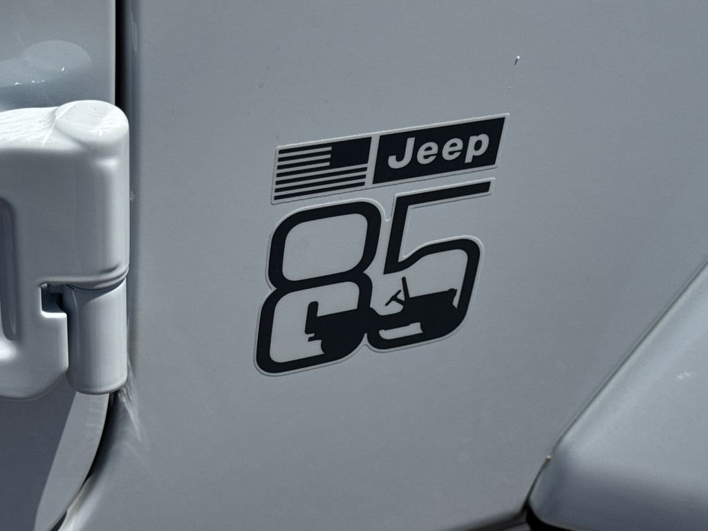 New 2026 Bright White Clear-Coat Exterior Paint Jeep 85th Anniversary Edition image 9