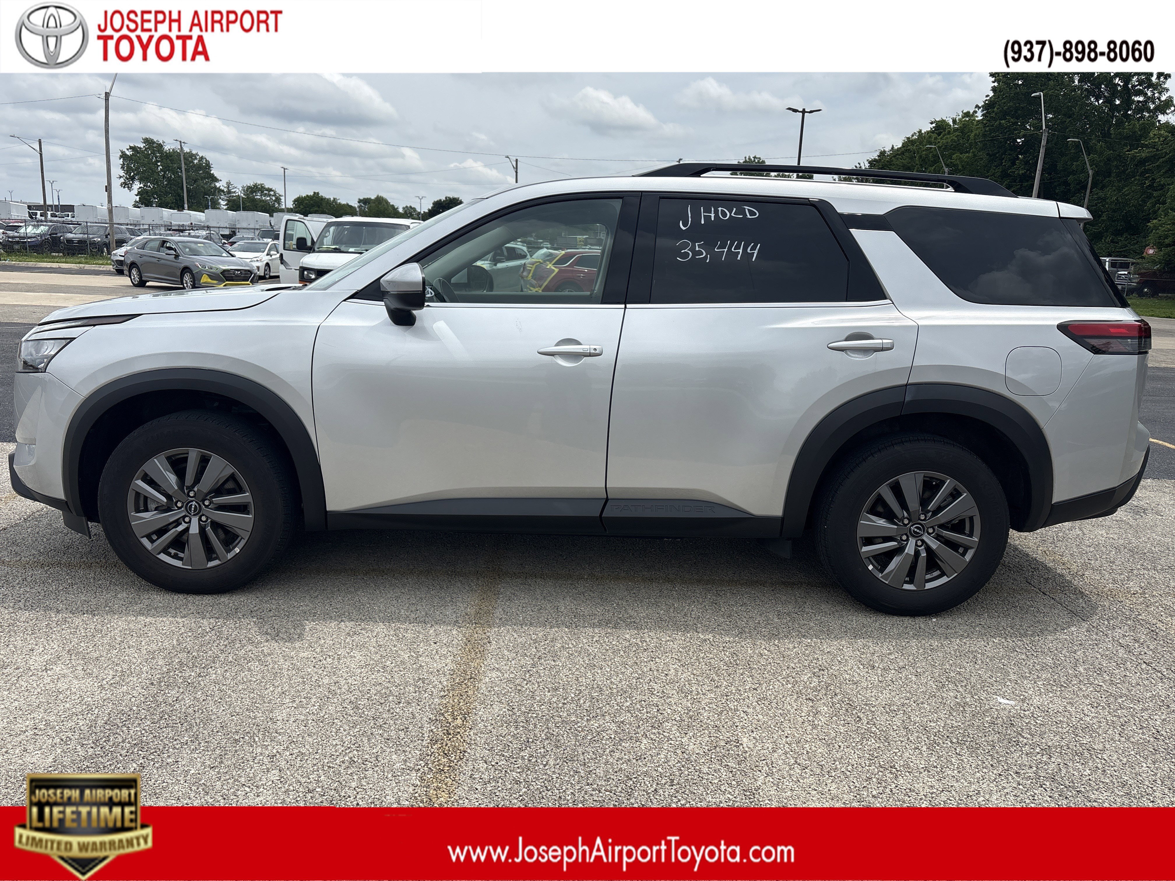 2025 Nissan Pathfinder SV 2WD's photo