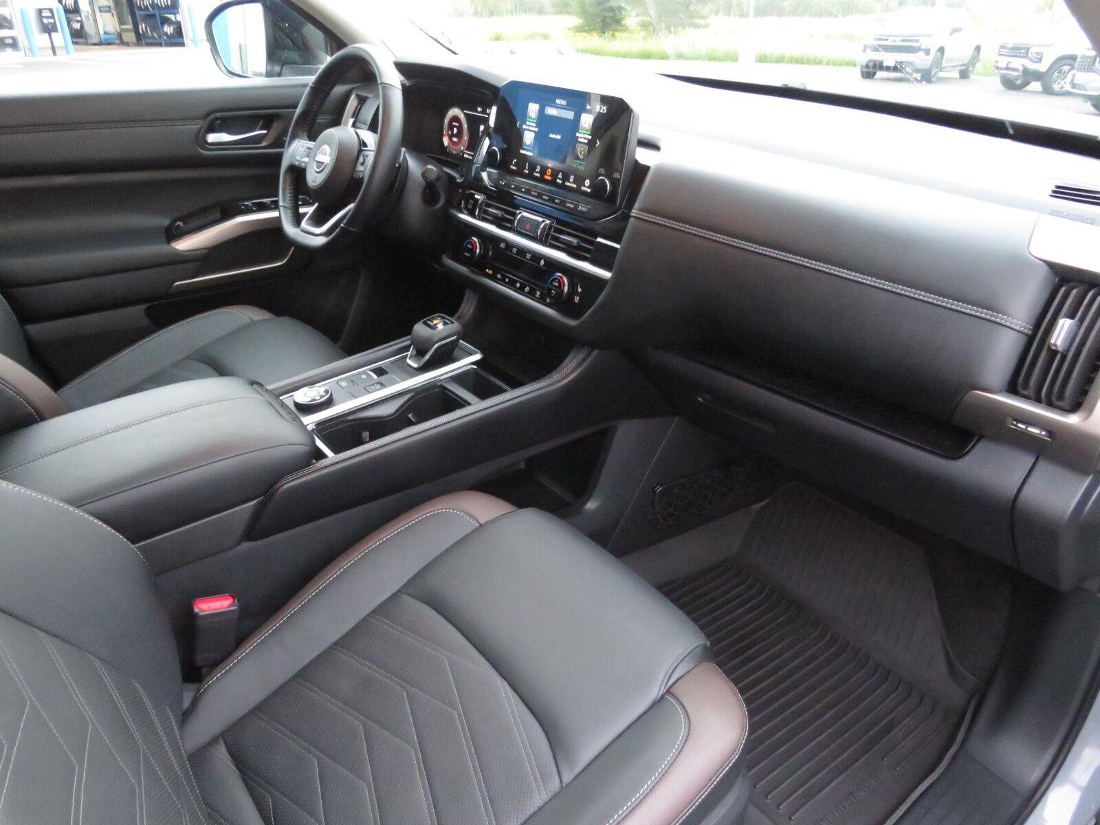 Used 2025 Solid Gray/Super Black Nissan Platinum image 24