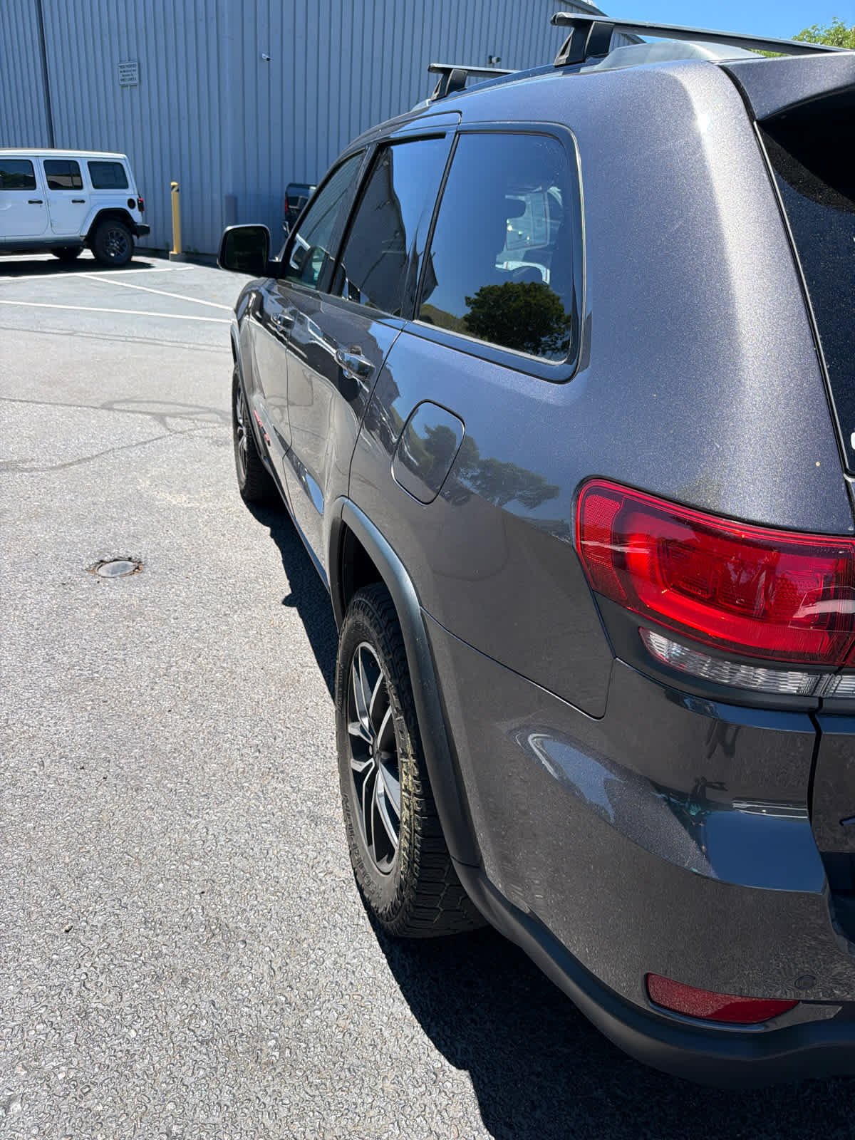 Used 2020 Granite Crystal Metallic Clearcoat Jeep Trailhawk image 15