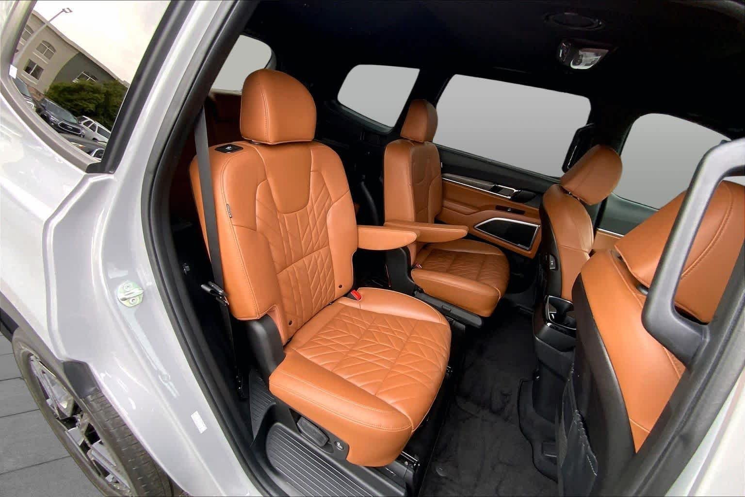 Used 2024 Wolf Gray Kia EX X-Line image 17