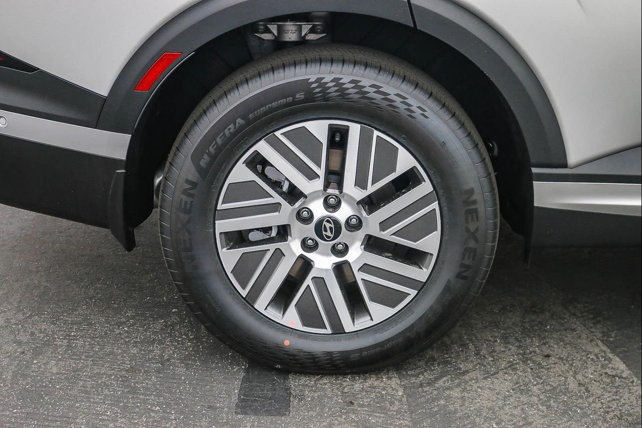 New 2026 Silver Hyundai SEL Premium image 37