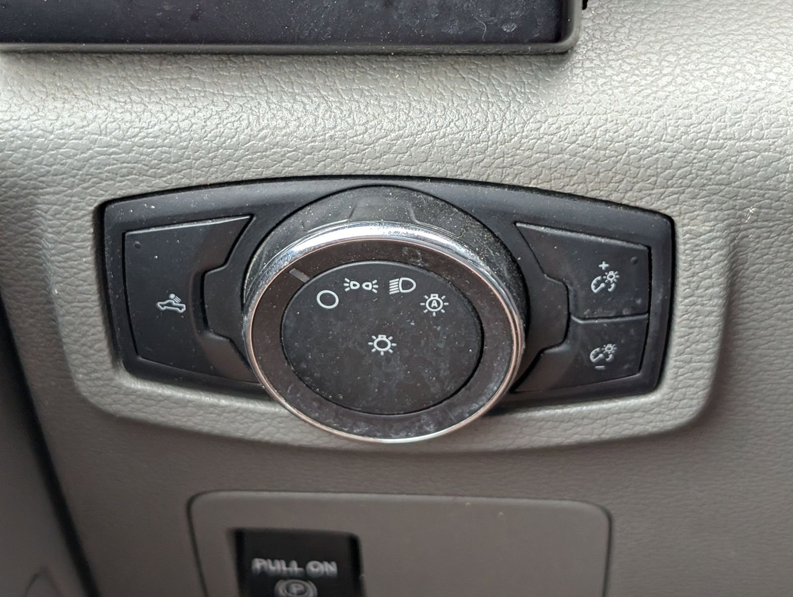 Used 2019 Oxford White Ford XL image 19