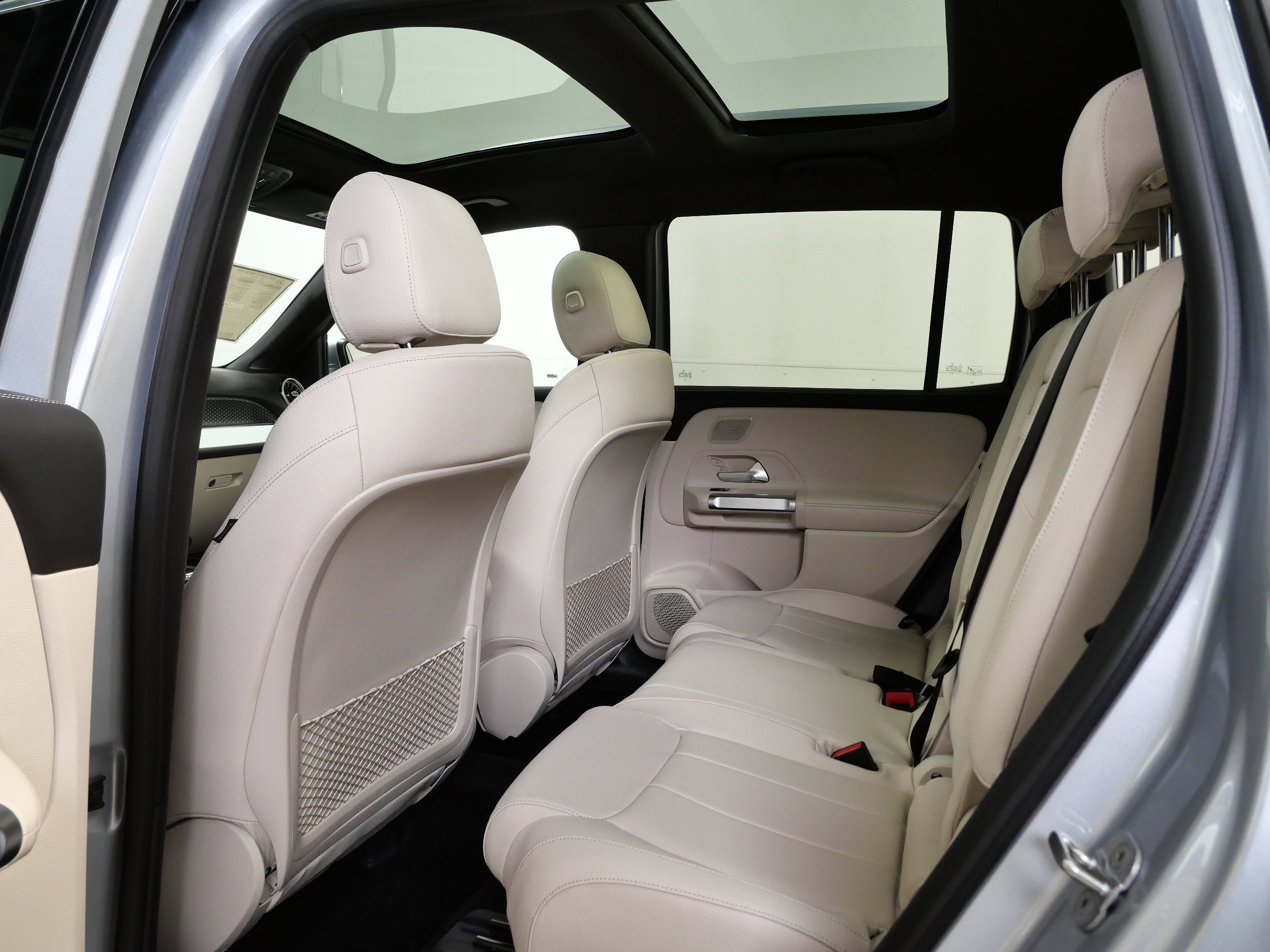 New 2026 Cirrus Silver Metallic Mercedes-Benz GLB 250 image 9