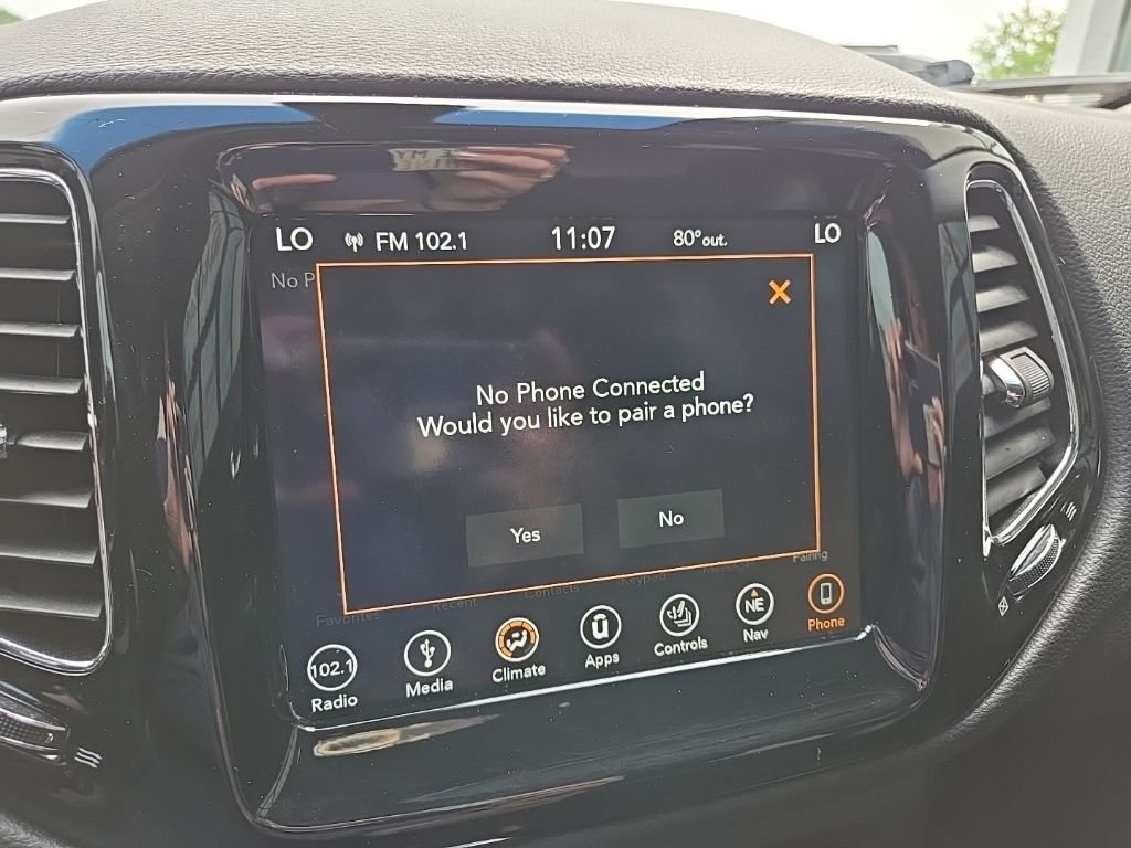 Used 2018 White Jeep Latitude image 52