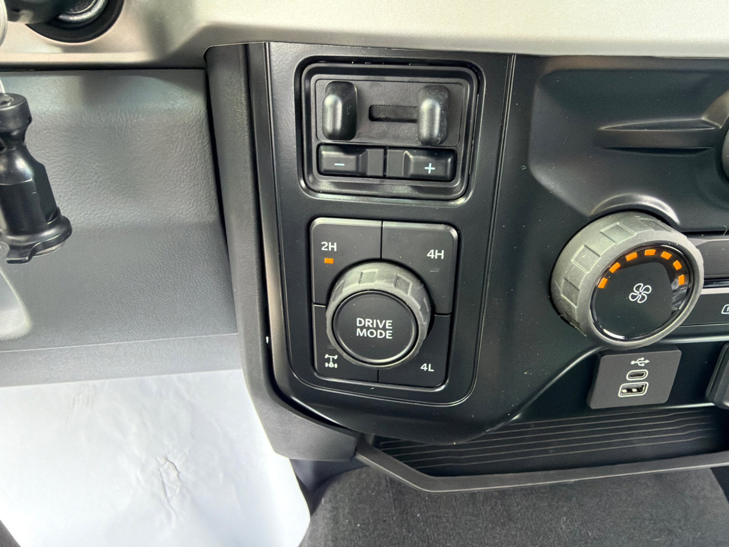 New 2026 Carbonized Gray Metallic Ford F-350® XLT image 23