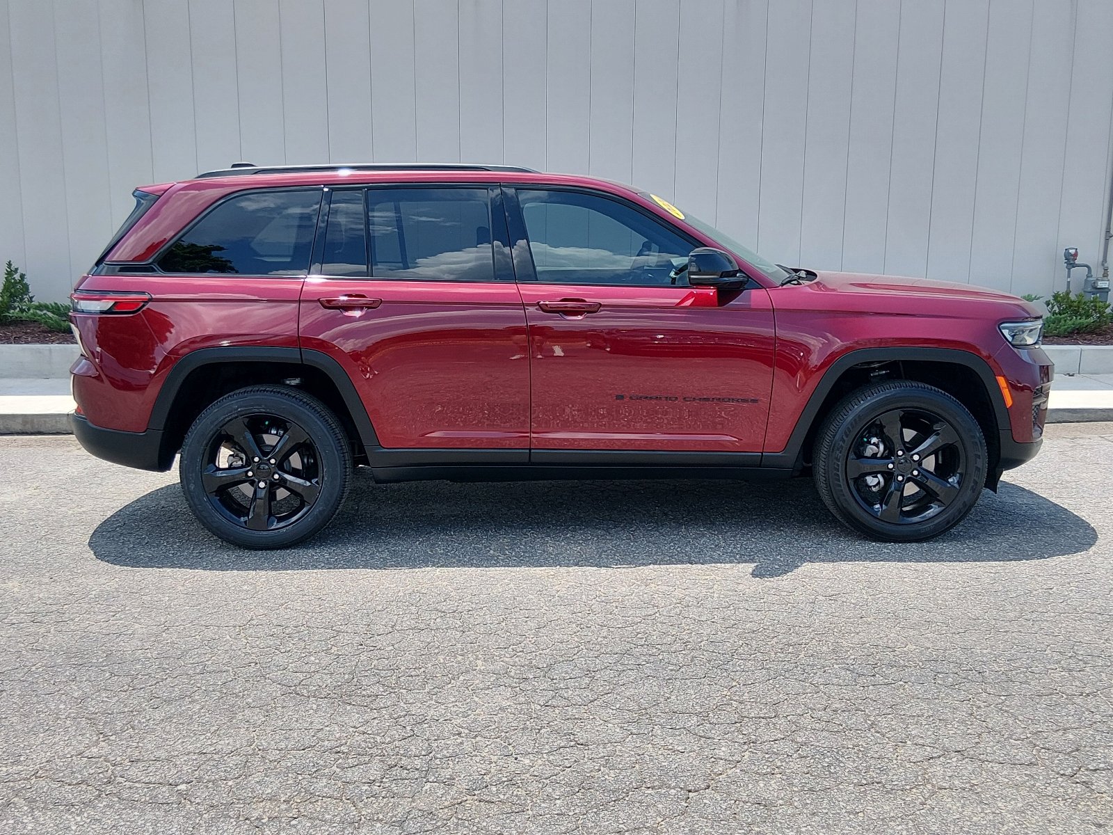 Certified Used 2024 BURGUNDY Jeep Laredo image 2