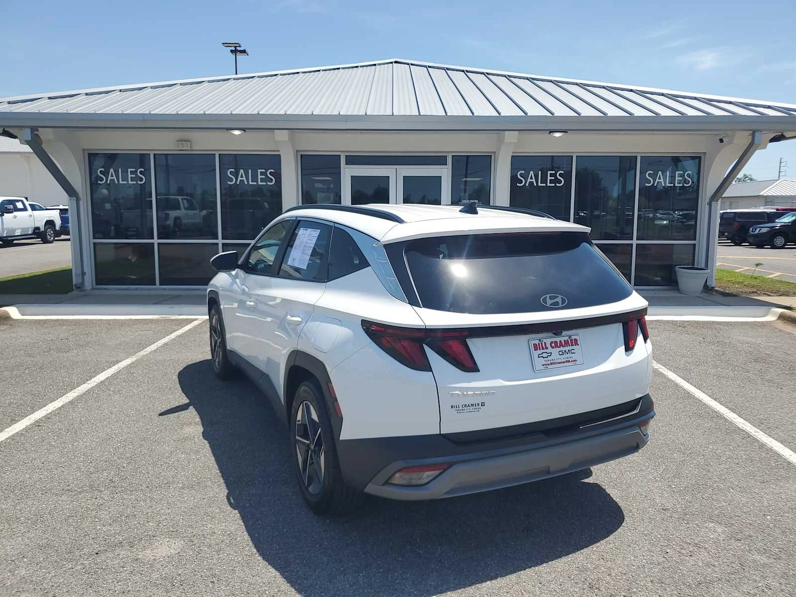 Used 2025 White Hyundai SEL image 3