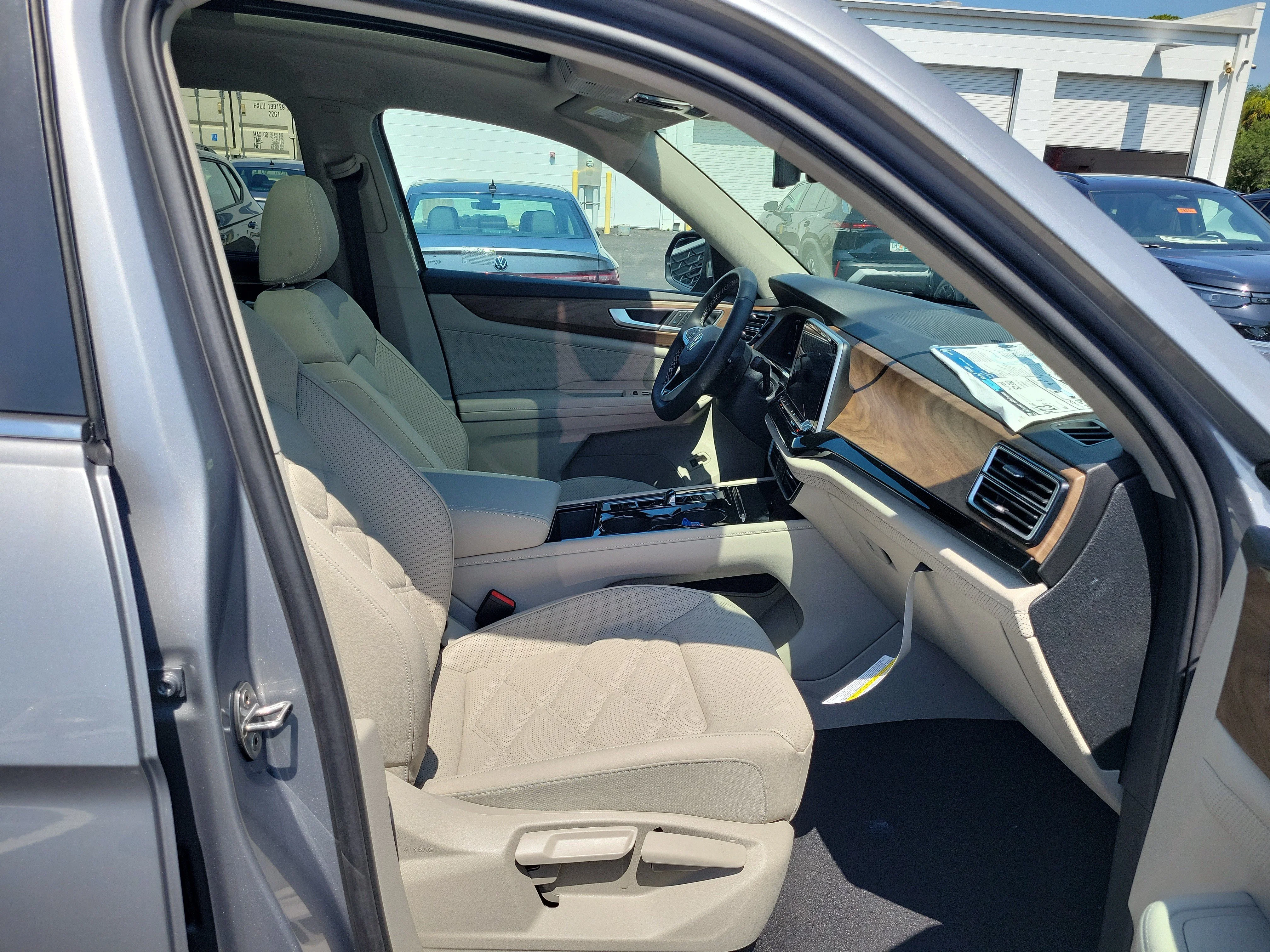 New 2026 Silver Volkswagen SE w/Technology image 10