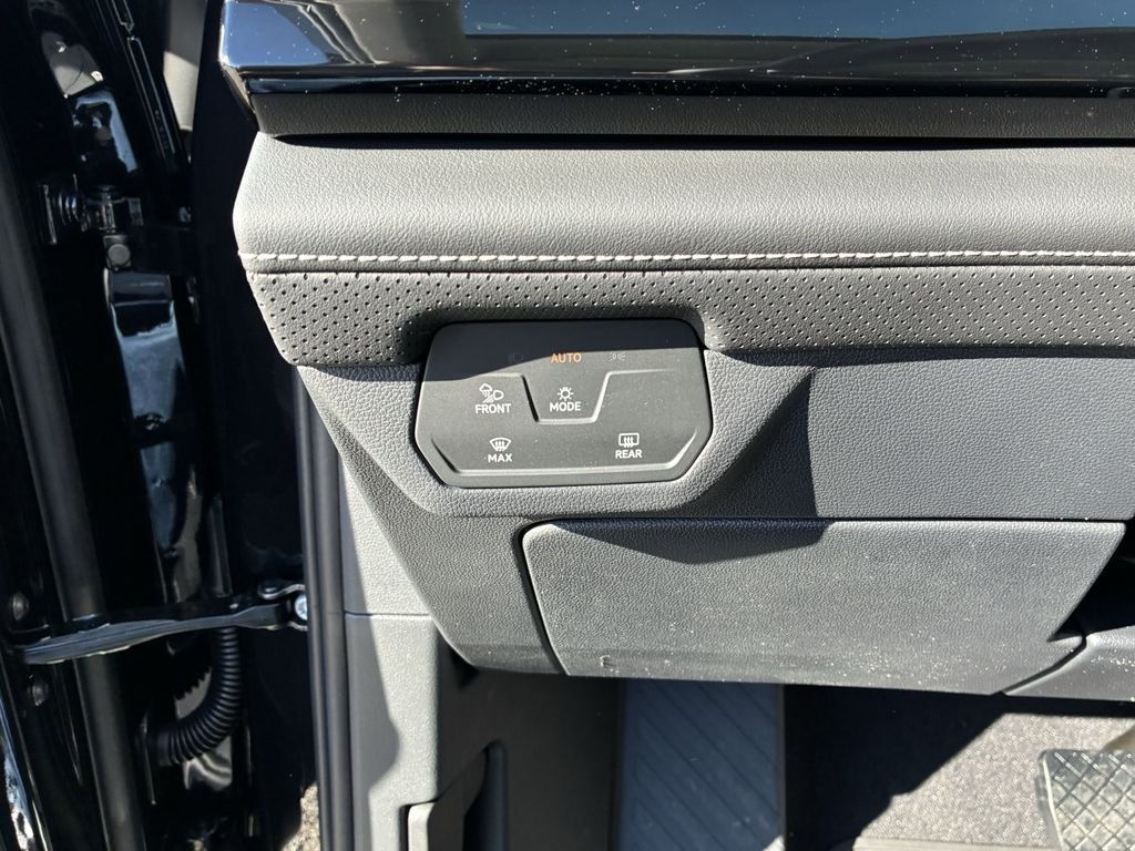 New 2026 Black Volkswagen 2.0T SE w/Technology image 20