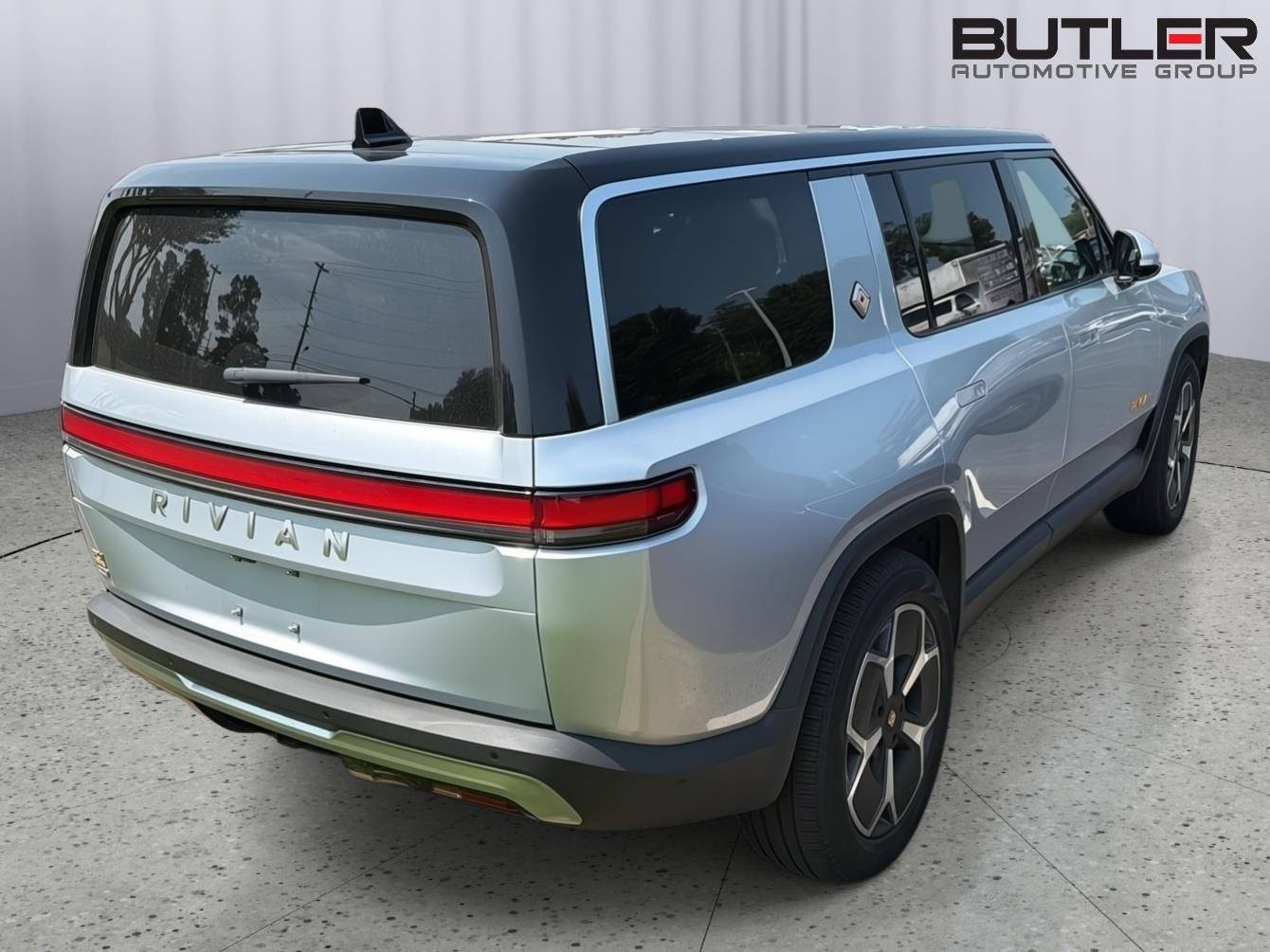 Used 2024 LA Silver Rivian Adventure image 10