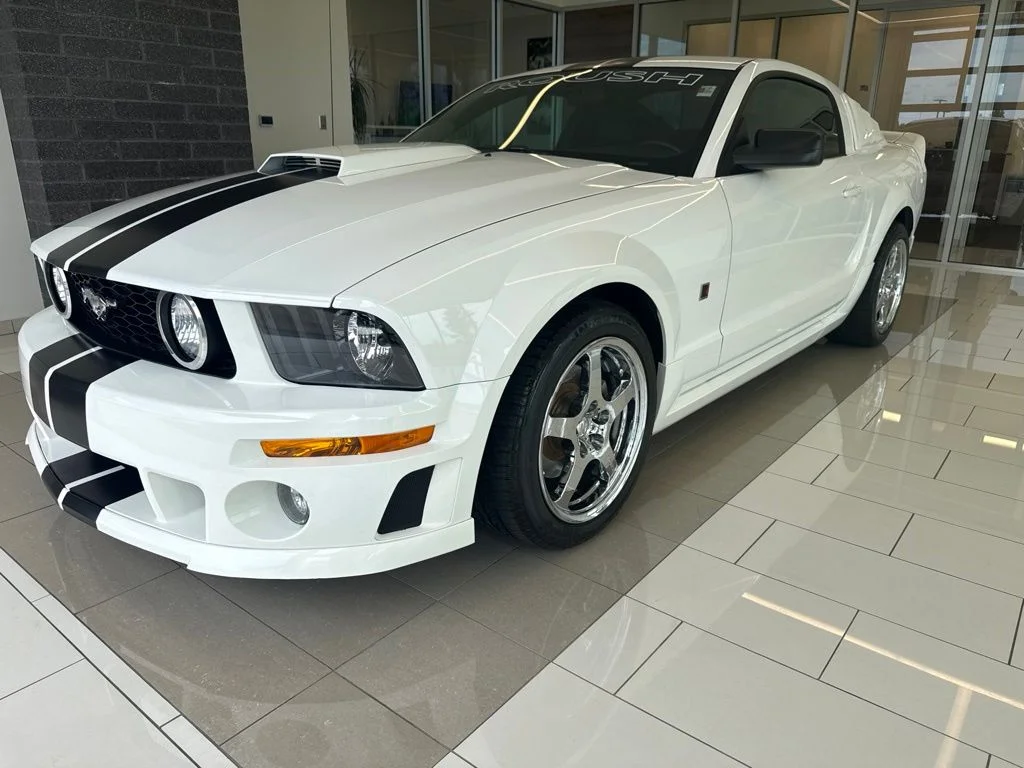 Used 2005 White Ford GT Deluxe image 1