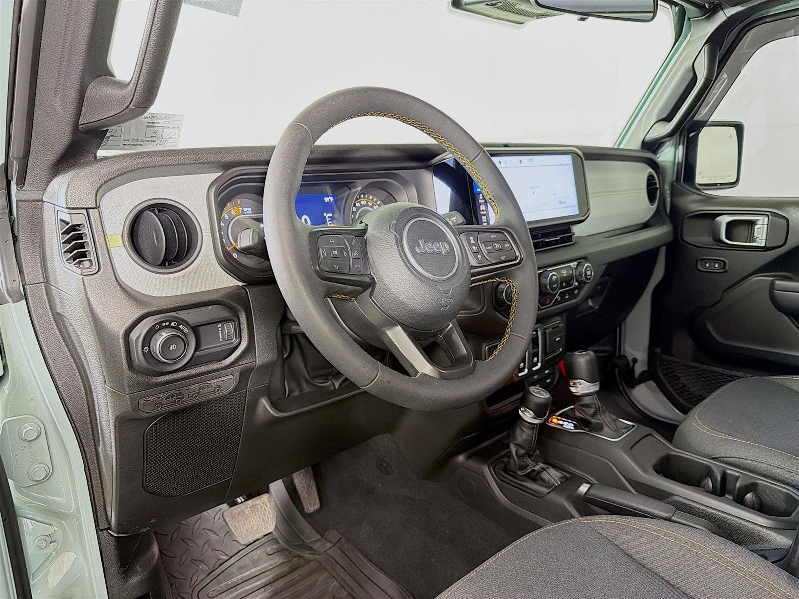 Used 2024 Earl Clearcoat Jeep Sport S image 9