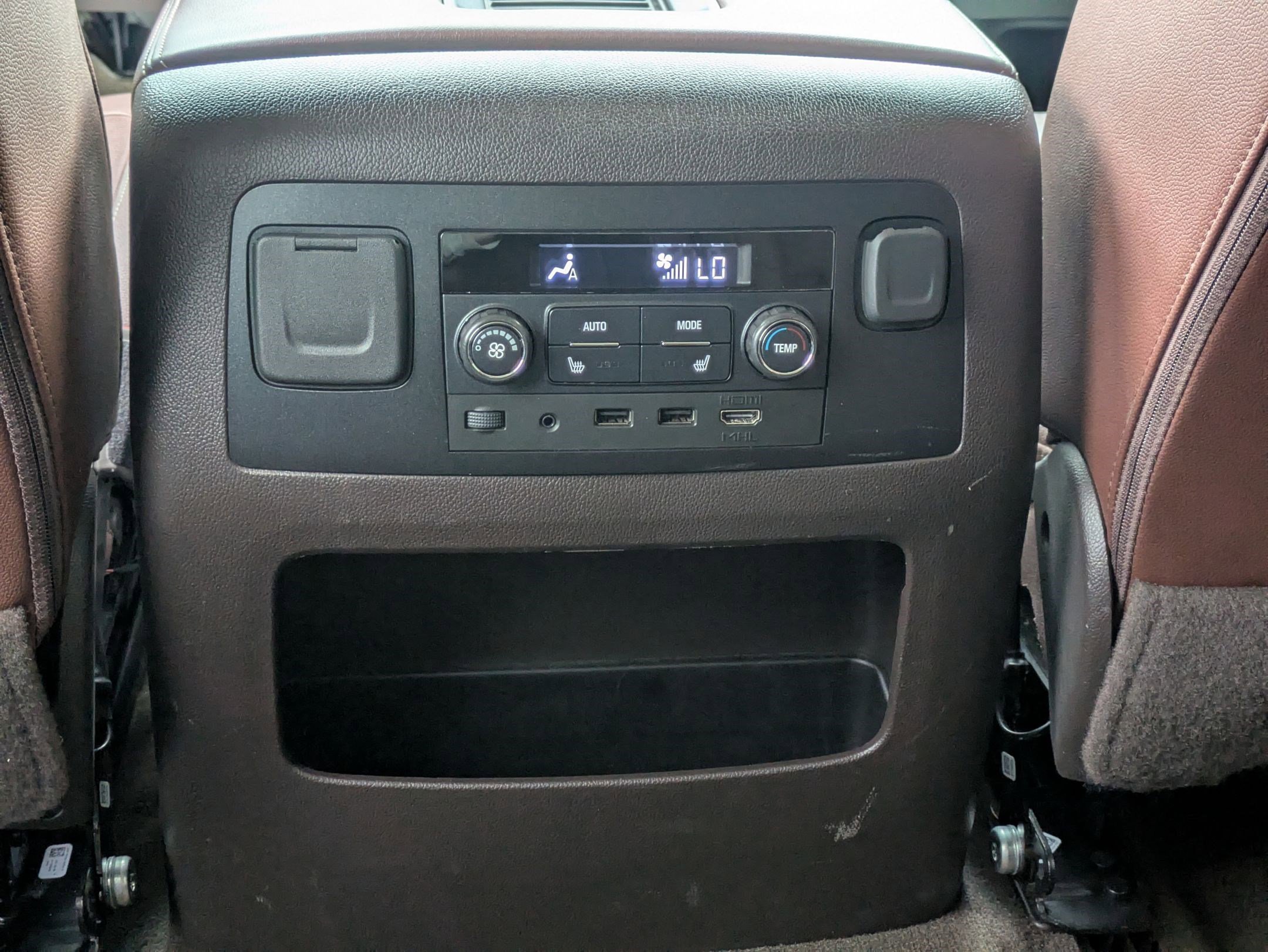 Used 2018 Iridescent Pearl Tricoat Chevrolet Premier image 23