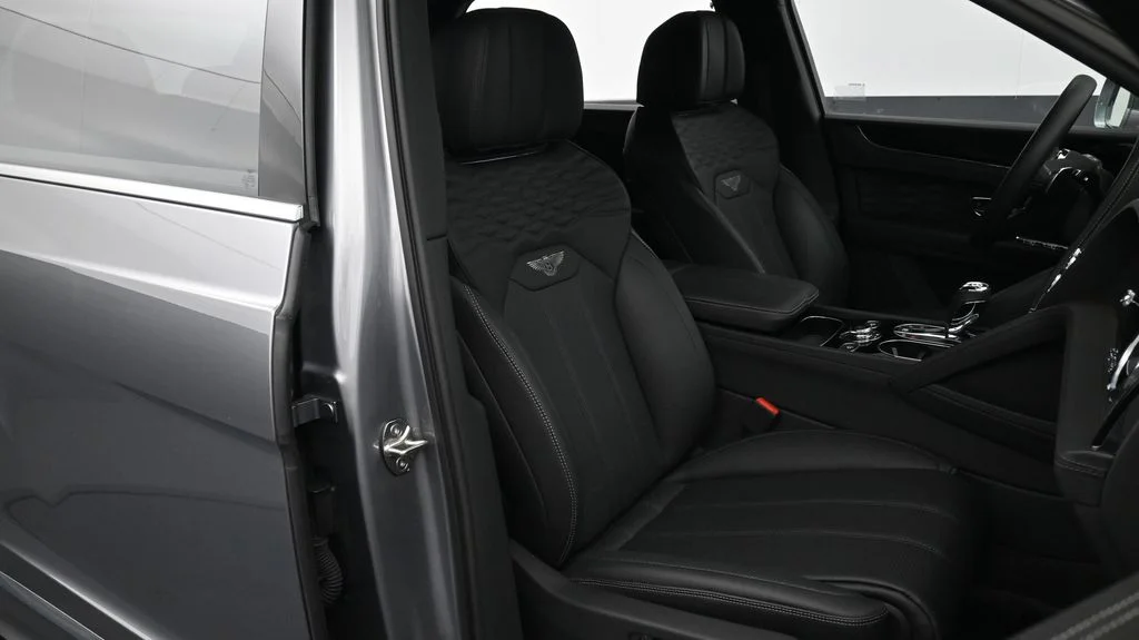 Used 2024  Bentley Azure image 17