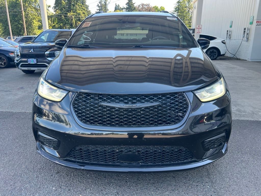 Used 2021 Brilliant Black Crystal Pearlcoat Chrysler Touring image 3
