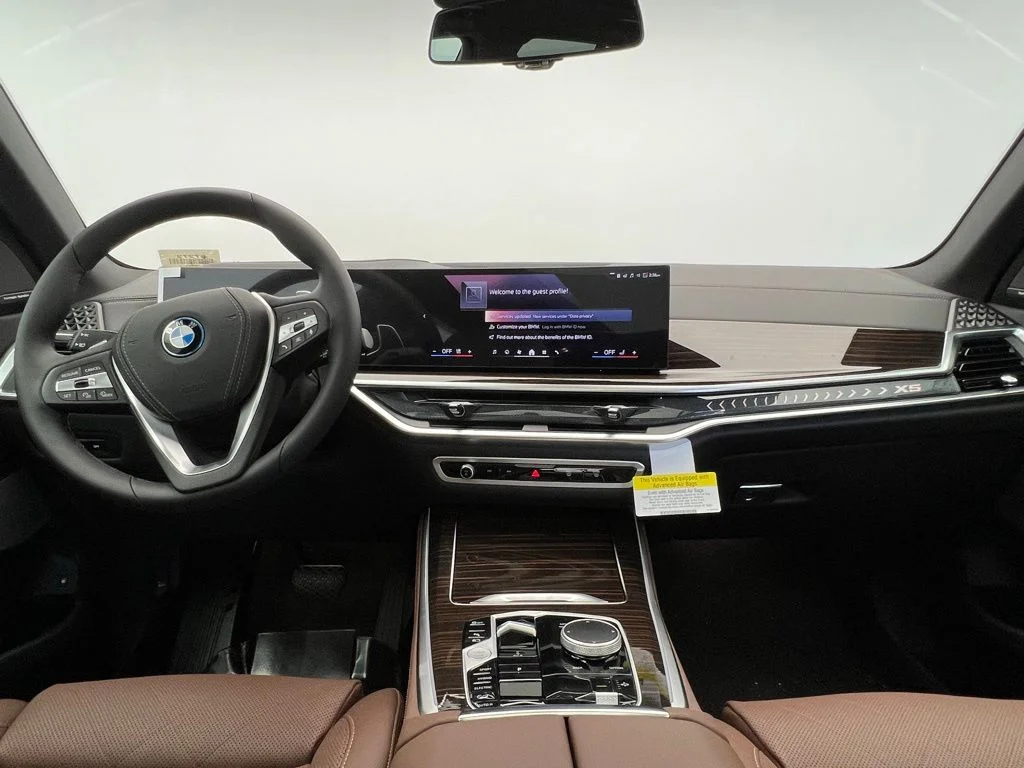 New 2026 Alpine White BMW xDrive50e image 10