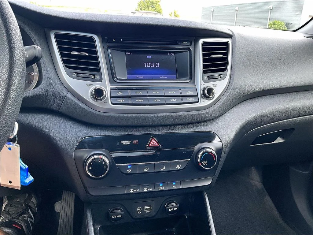 Used 2018 Gray Hyundai SE image 18
