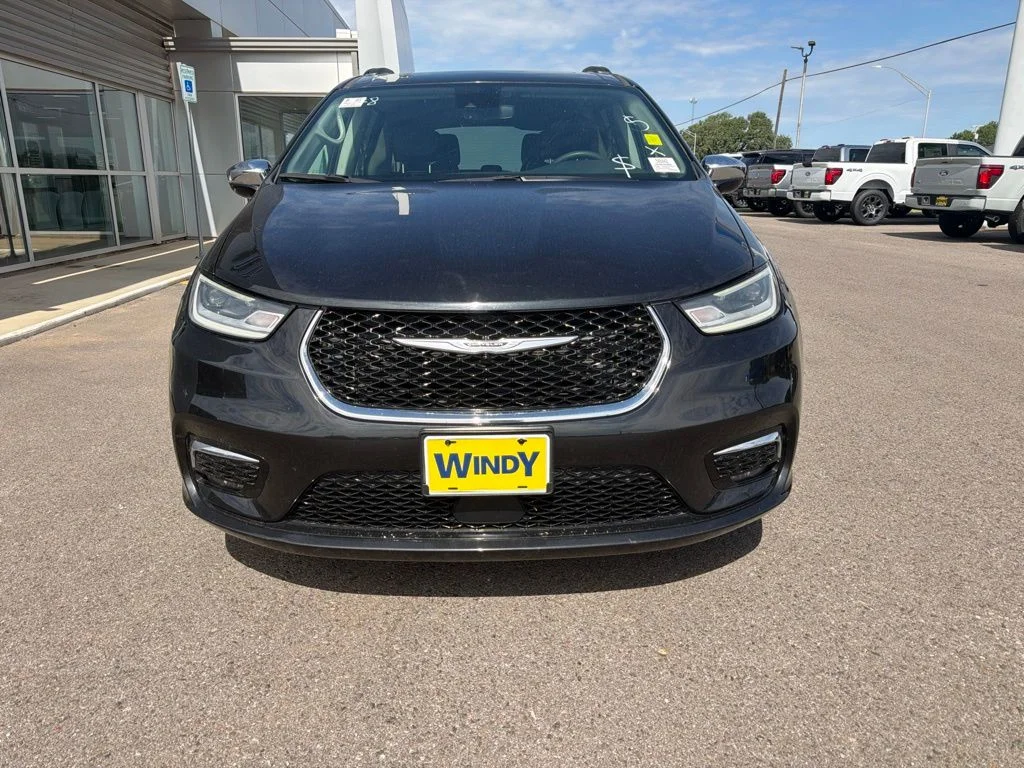 Used 2023 Brilliant Black Crystal Pearlcoat Chrysler Limited image 3