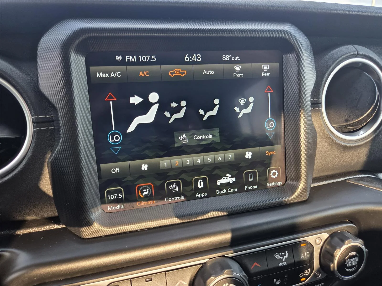 Used 2022 Black Clearcoat Jeep Overland image 11